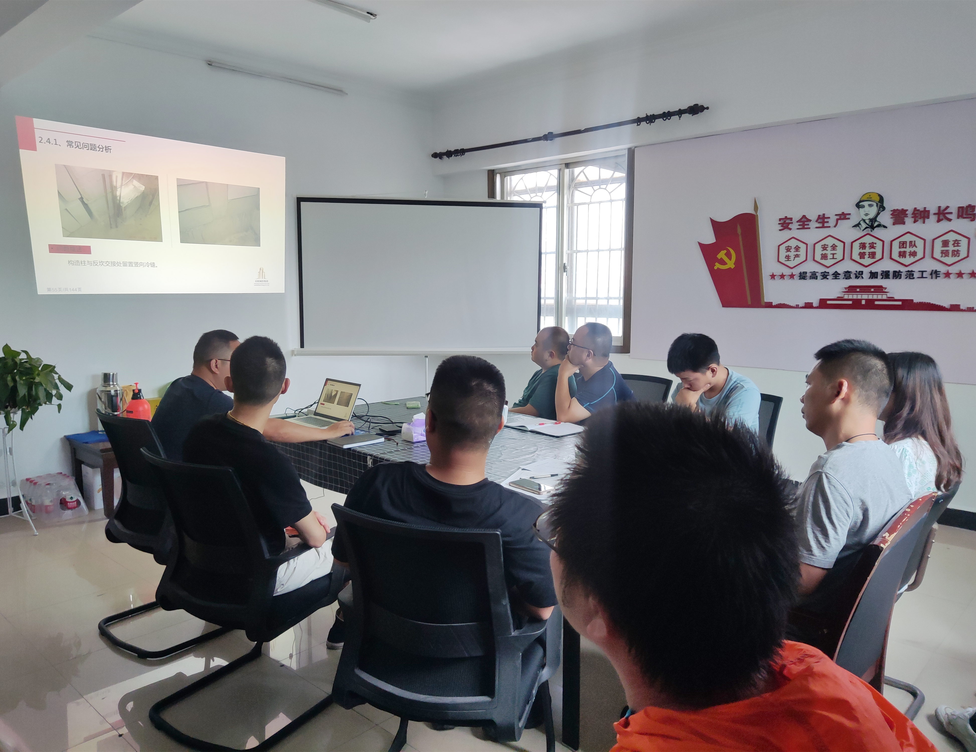 7.27長江建安公司組織開展工程施工防滲漏專題培訓(xùn).jpg 7.27長江建安公司組織開展工程施工防滲漏專題培訓(xùn).jpg